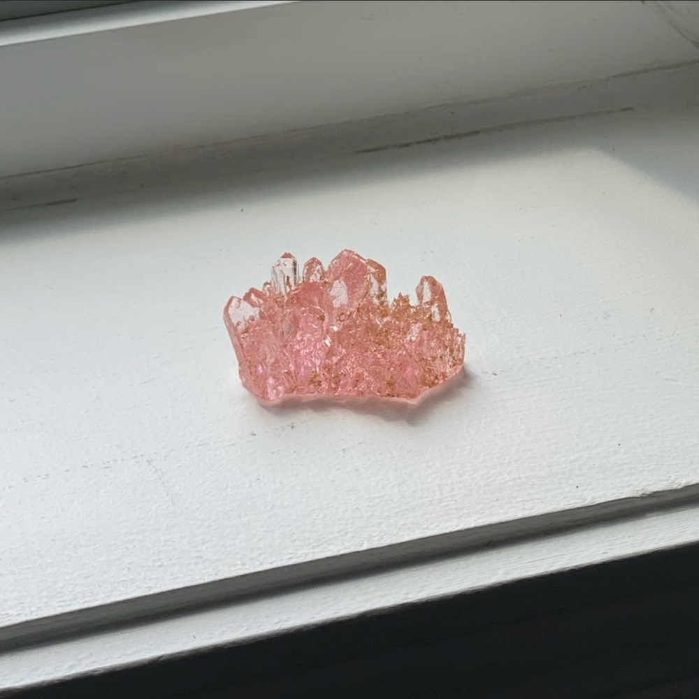 [❌]  Light pink crystal cluster with gold flakes inside 💖